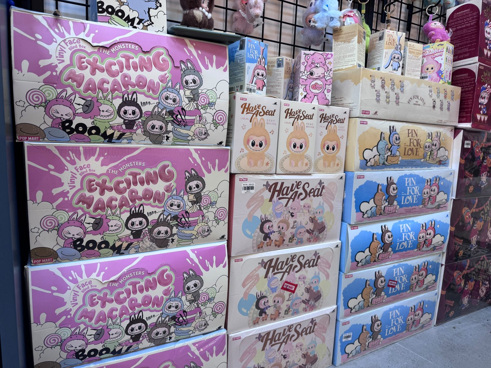 The Monsters Exciting Macaron blind box kutuları