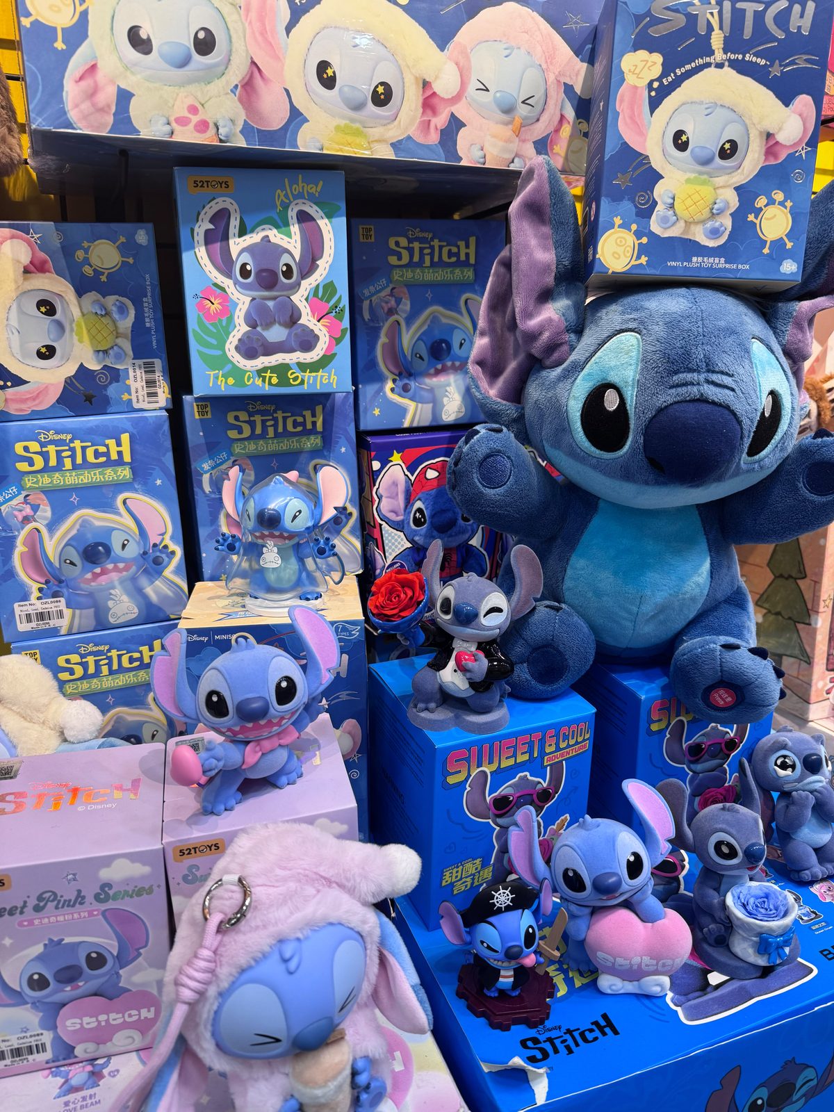 Disney Stitch figür ve peluş rafı
